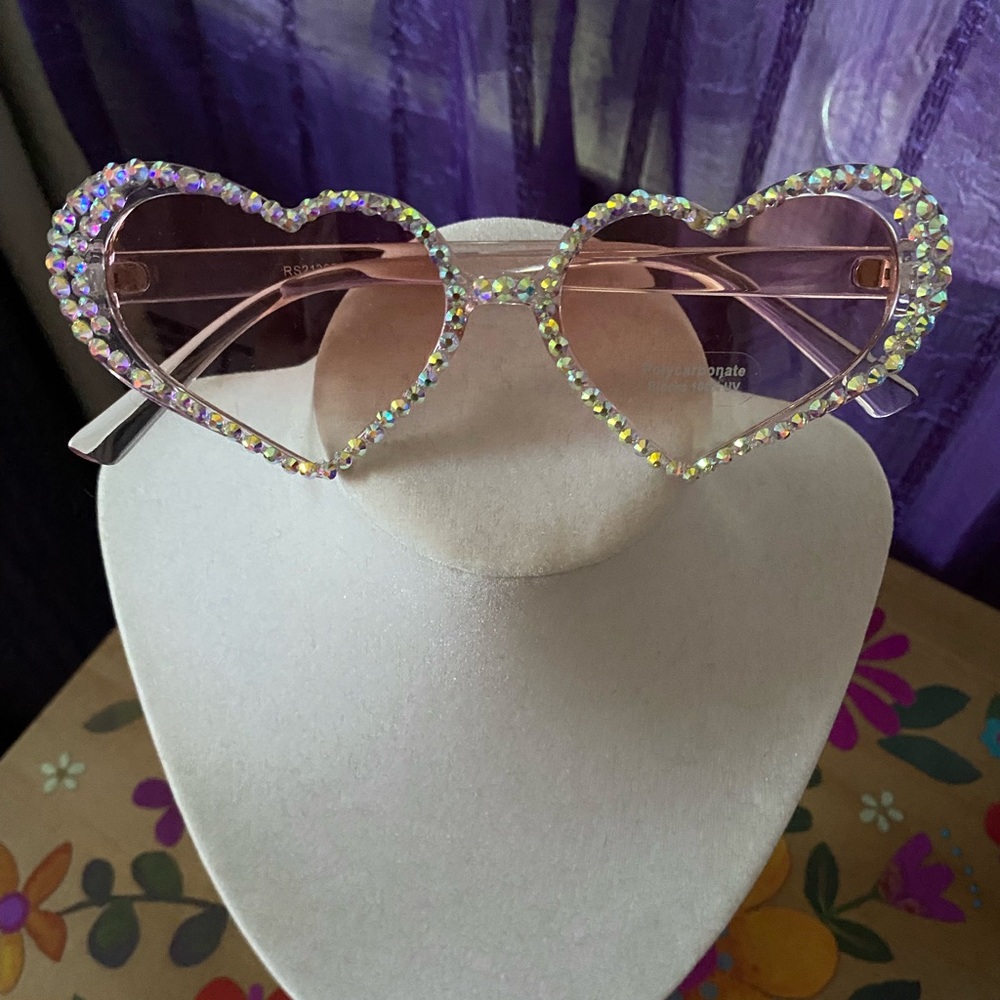 SALE Gorgeous Heart Sunnies Sunglasses UV Protection NWT Festival-Ready!